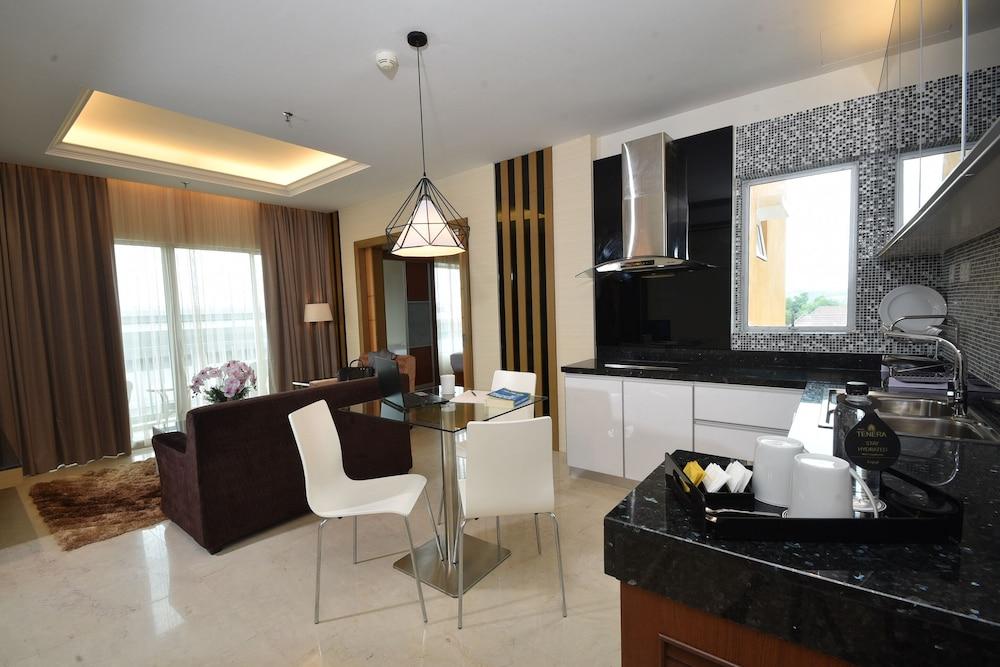 Tenera Hotel Bangi Εξωτερικό φωτογραφία A 3D rendering of a kitchen and dining room