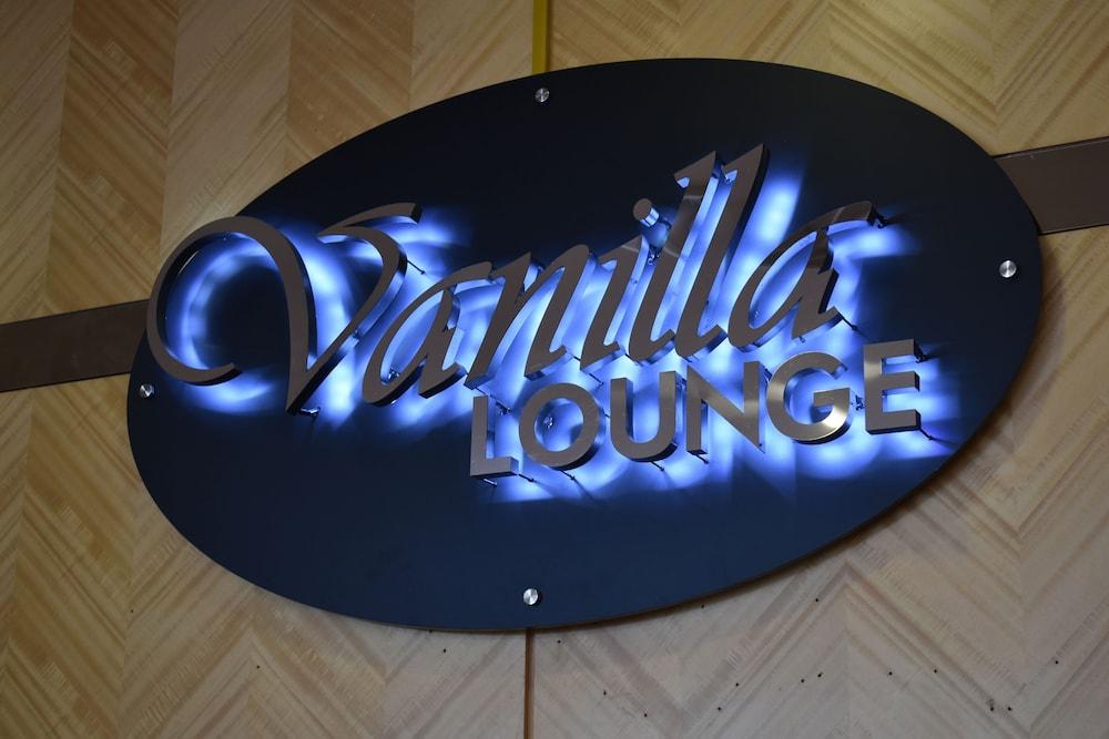 Tenera Hotel Bangi Εξωτερικό φωτογραφία Vanilla Lounge logo