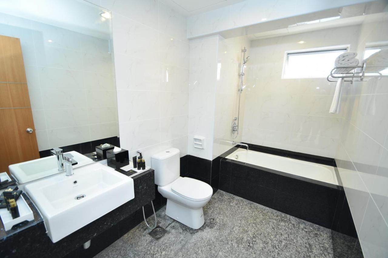 Tenera Hotel Bangi Εξωτερικό φωτογραφία A modern bathroom